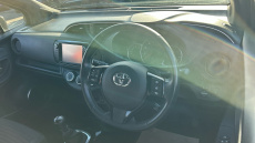 Toyota Yaris 1.33 VVT-i Design 5dr Petrol Hatchback